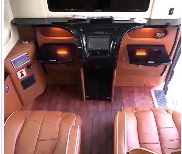 济宁14年奔驰斯宾特4