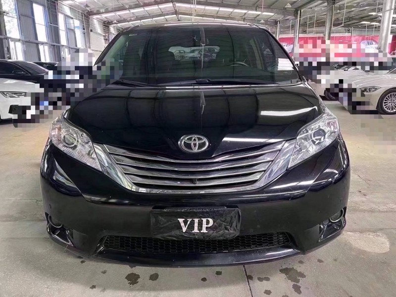 济宁18年丰田塞纳1