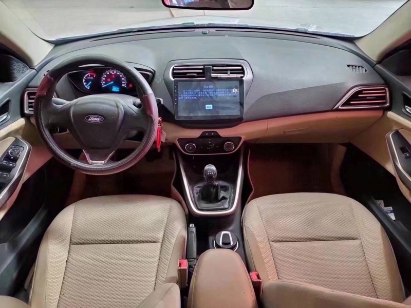 济宁17年福特福睿斯4