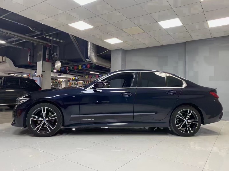 成都21年宝马3系2