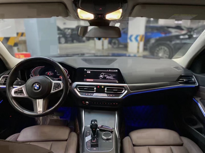 成都21年宝马3系7