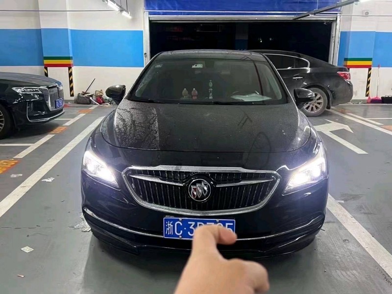 重庆18年别克君越1