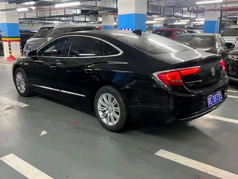 重庆18年别克君越3