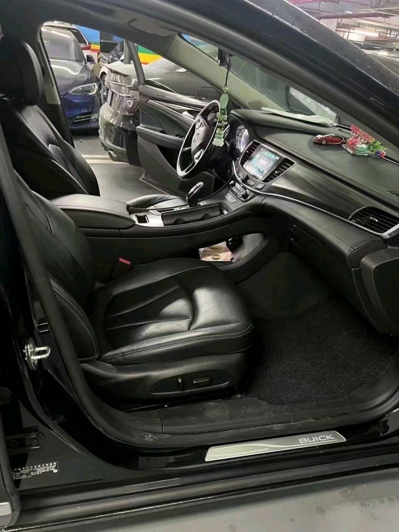 重庆18年别克君越5