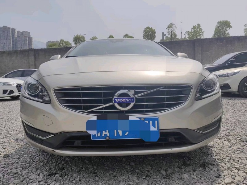 重庆17年沃尔沃S60L1