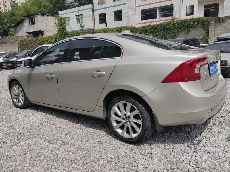 重庆17年沃尔沃S60L4