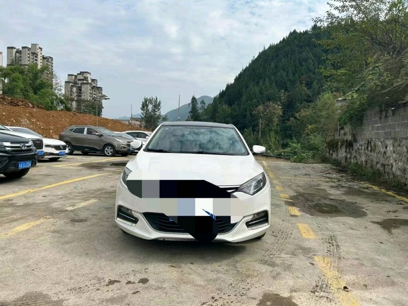 重庆17年长安汽车逸动1