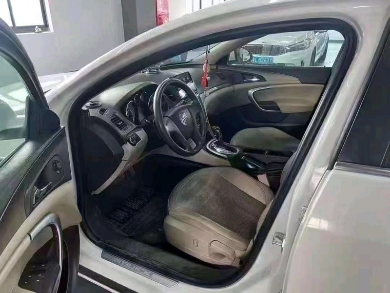 苏州13年别克君威8