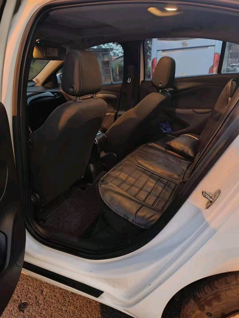 嘉兴19年别克凯越3