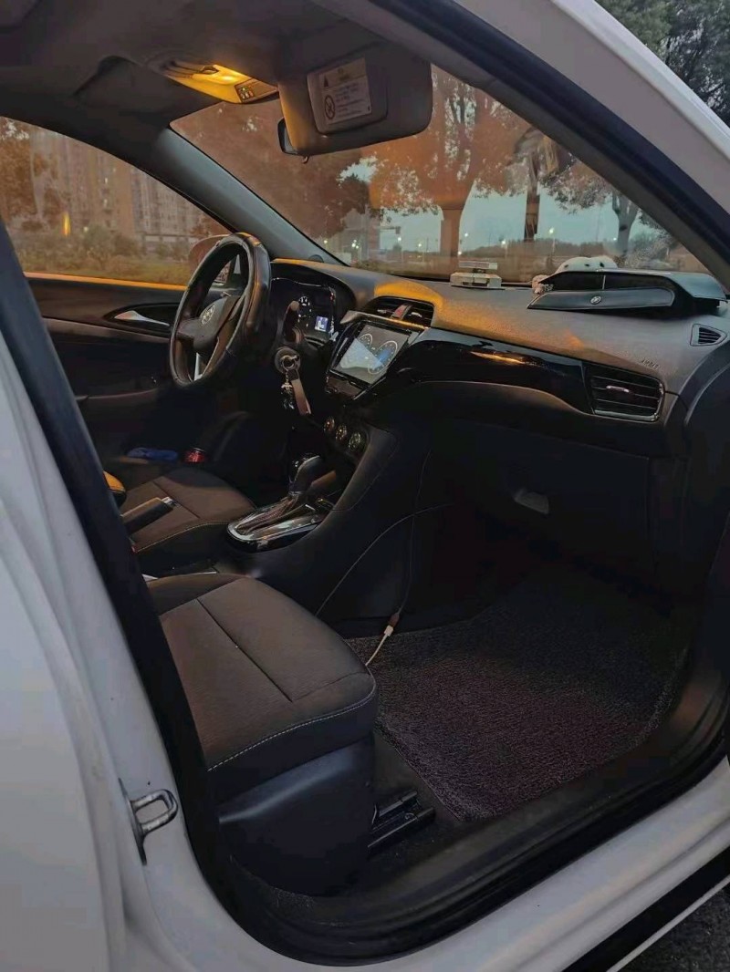 嘉兴19年别克凯越5