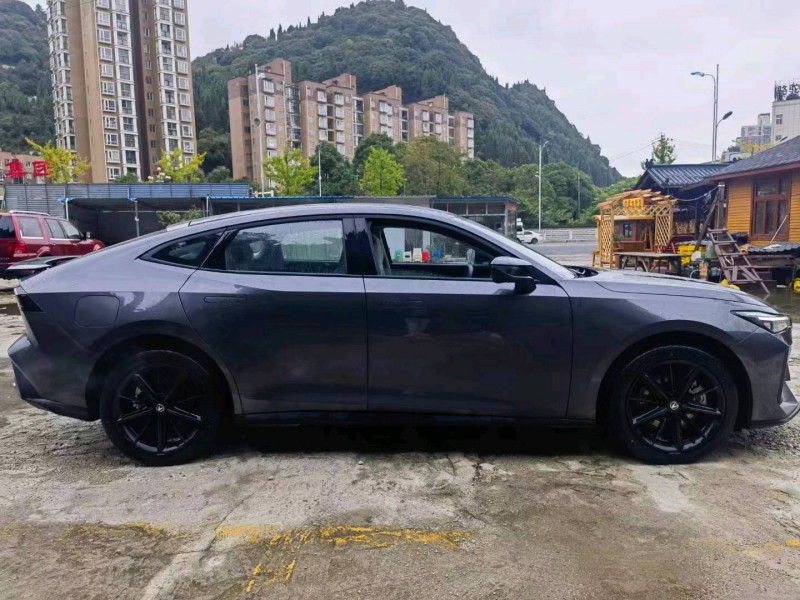 遵義23年長安汽車UNI-V6