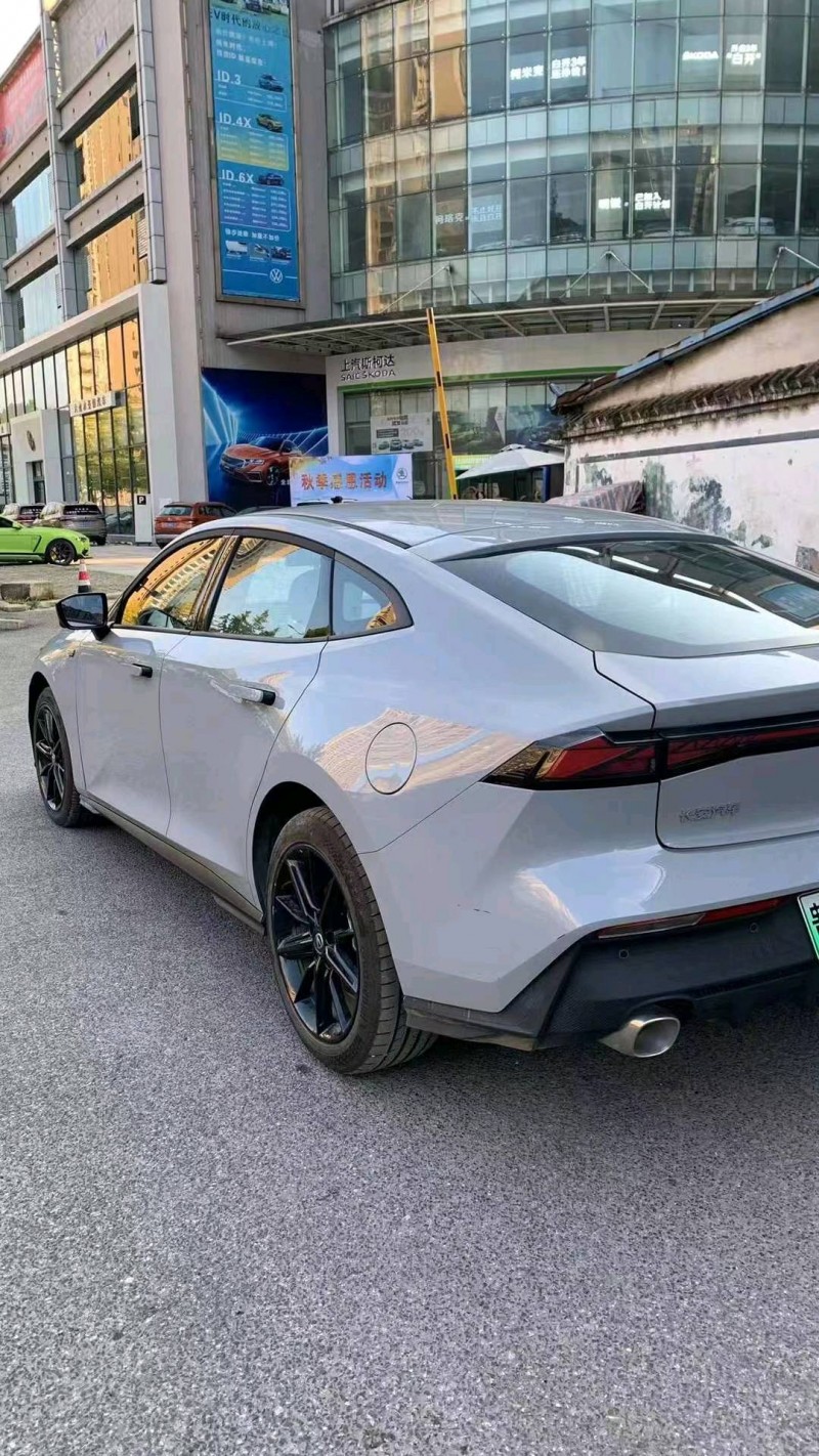 安順23年長安汽車UNI-V5