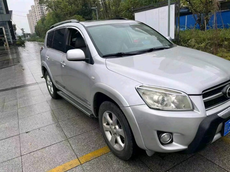 安順11年豐田RAV4榮放3