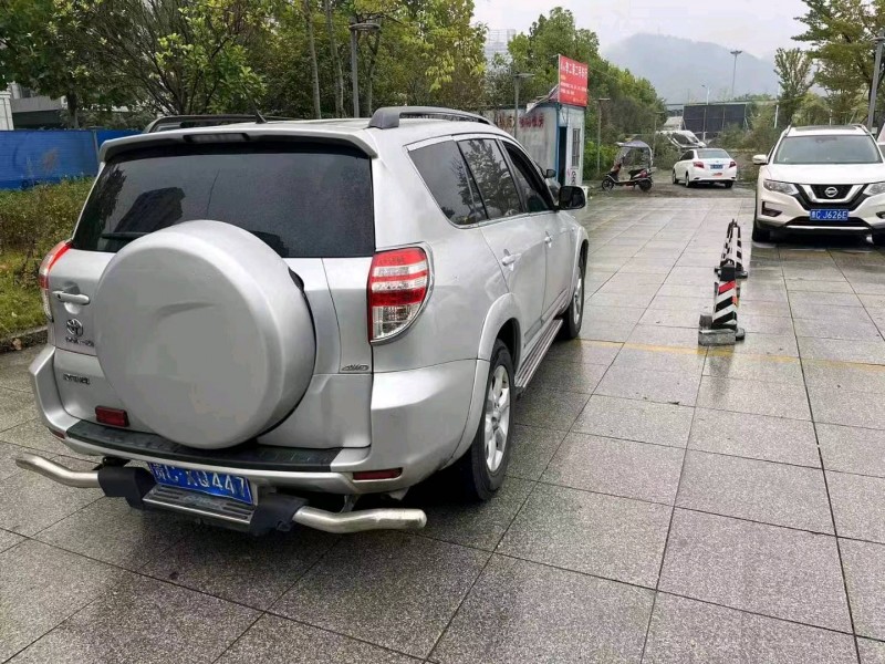 安順11年豐田RAV4榮放4