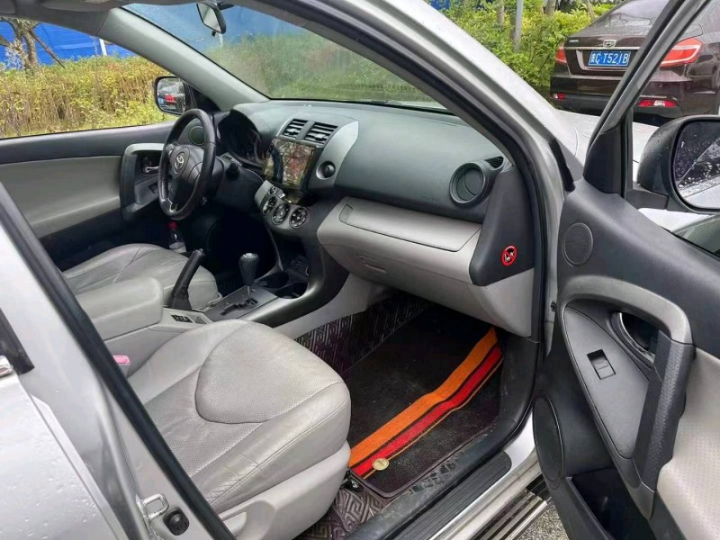 安順11年豐田RAV4榮放9
