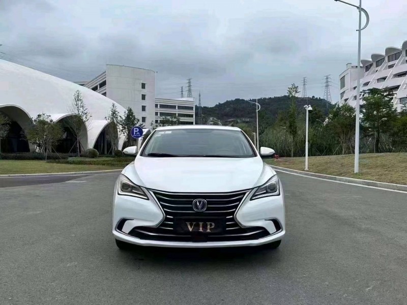 嘉兴18年长安汽车逸动1