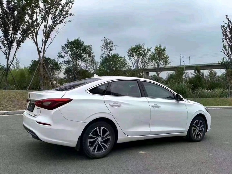 嘉兴18年长安汽车逸动7