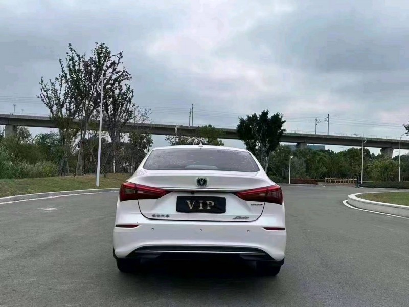 嘉兴18年长安汽车逸动9