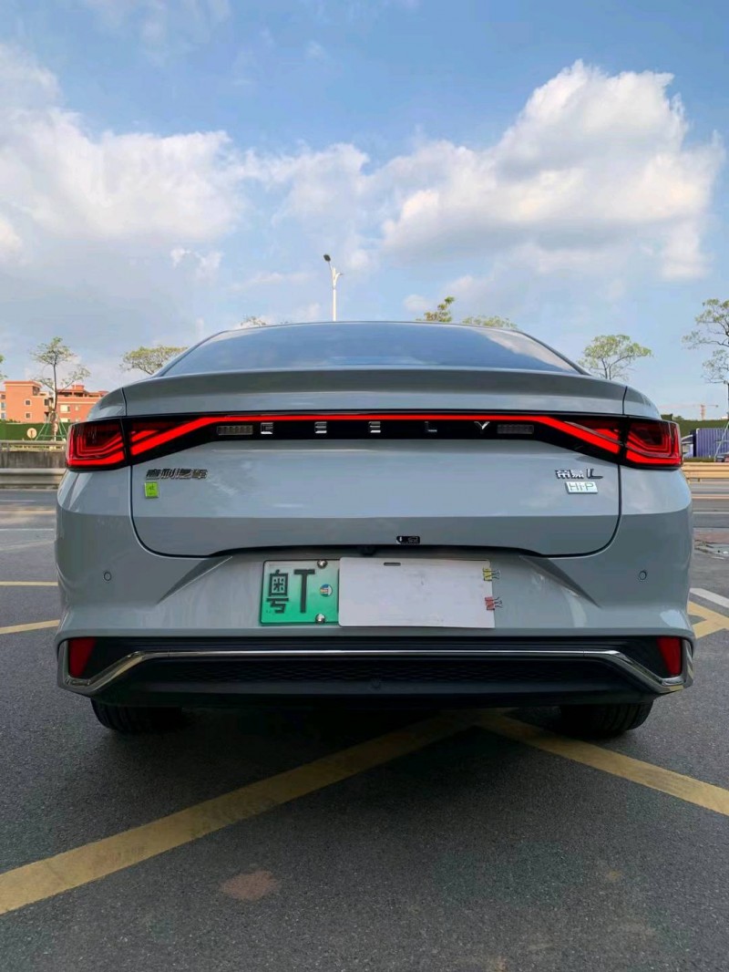 佛山23年吉利帝豪9