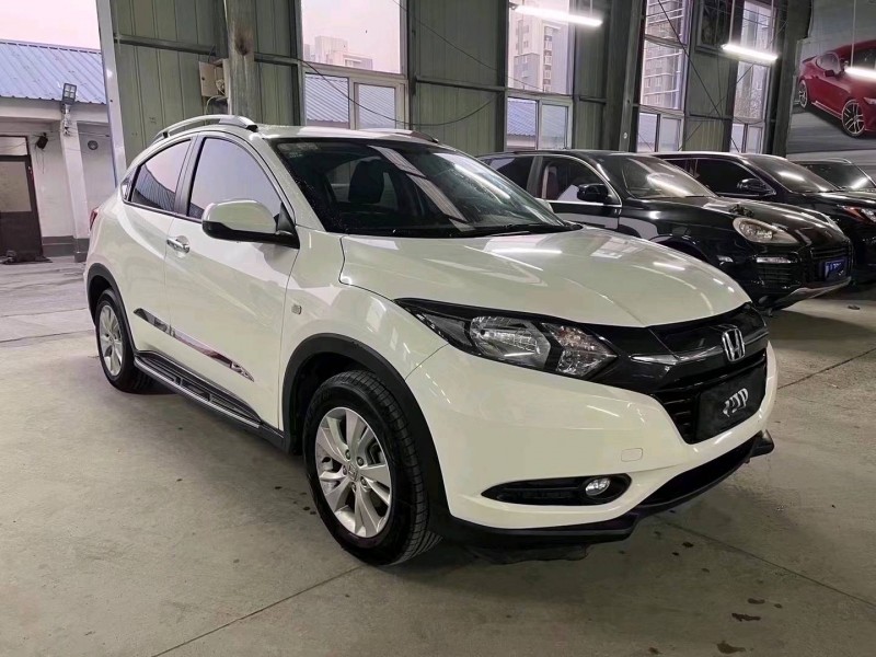 济宁16年本田缤智2