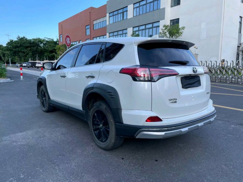 苏州19年丰田RAV47