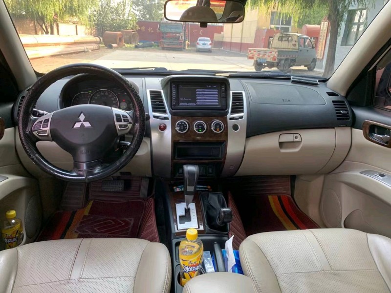 保定14年三菱帕杰罗·劲畅8