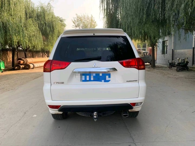 保定14年三菱帕杰罗·劲畅9