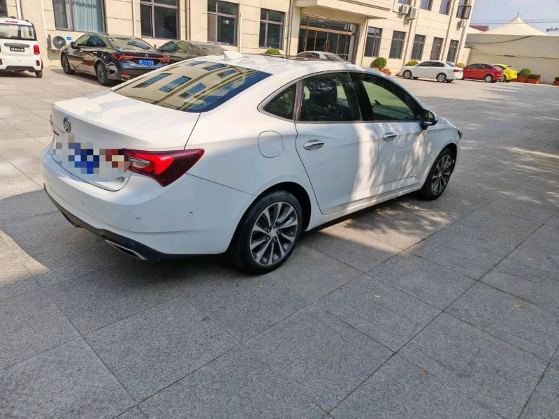 保定20年别克威朗8