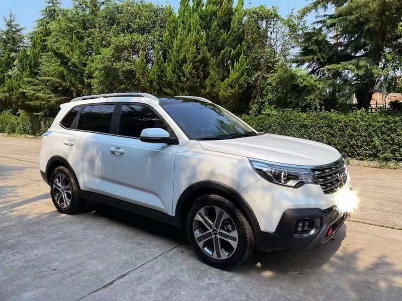 潍坊21年起亚智跑3