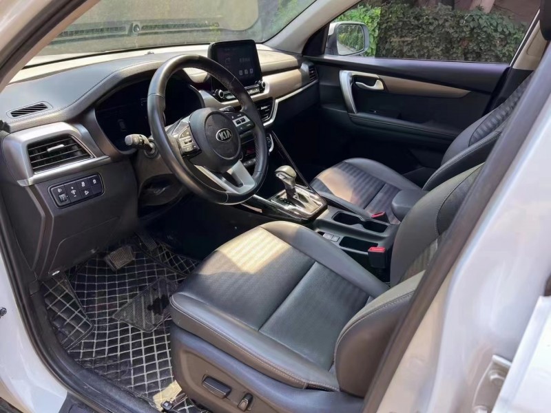 潍坊21年起亚智跑6