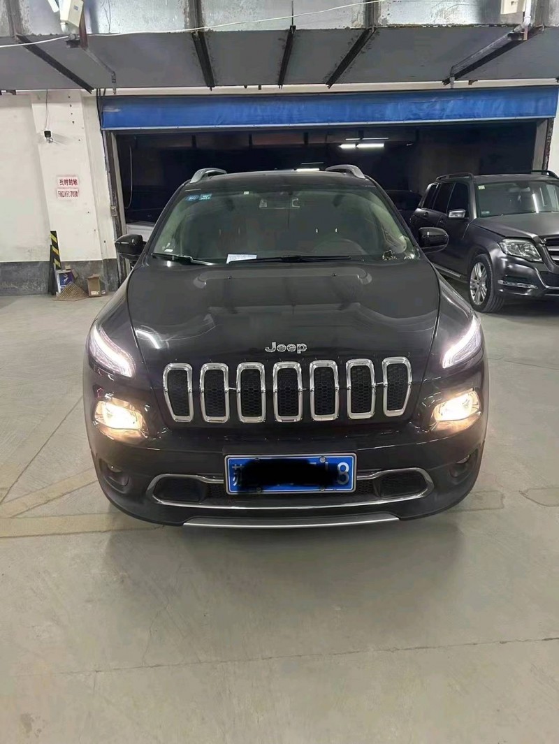馬鞍山18年Jeep自由光1