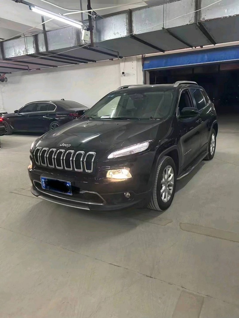 馬鞍山18年Jeep自由光2
