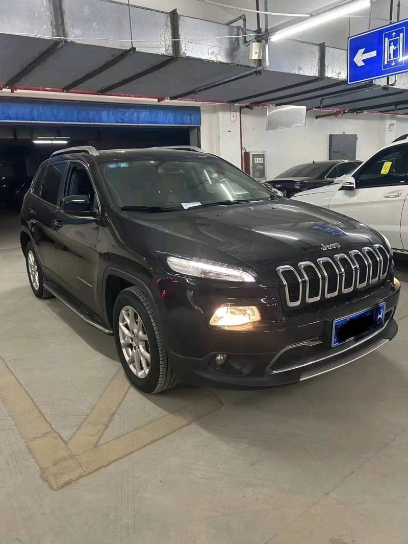 馬鞍山18年Jeep自由光5