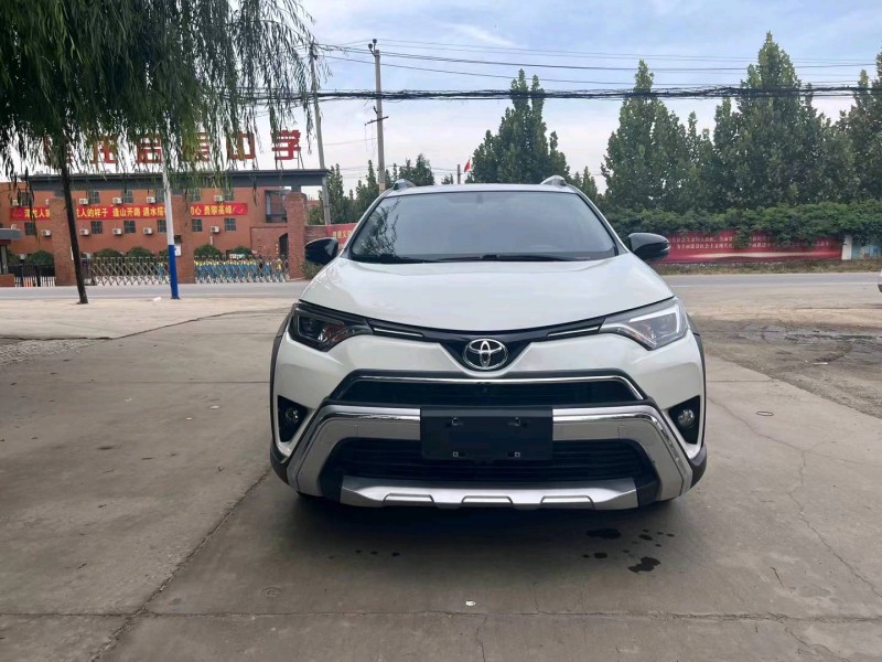 保定19年丰田RAV4荣放1
