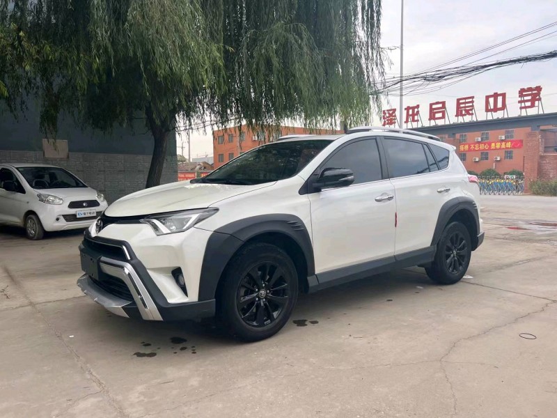 保定19年丰田RAV4荣放2