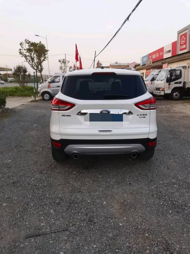 保定15年福特翼虎2