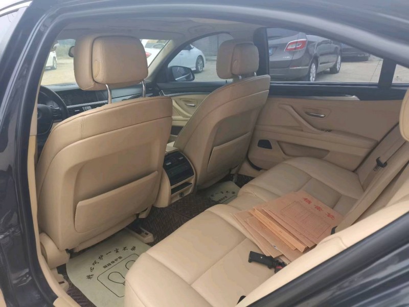 保定12年宝马5系8