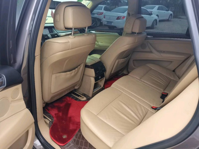 保定11年宝马X58