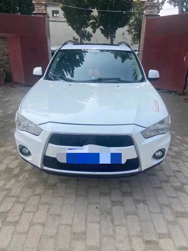 保定11年三菱欧蓝德1