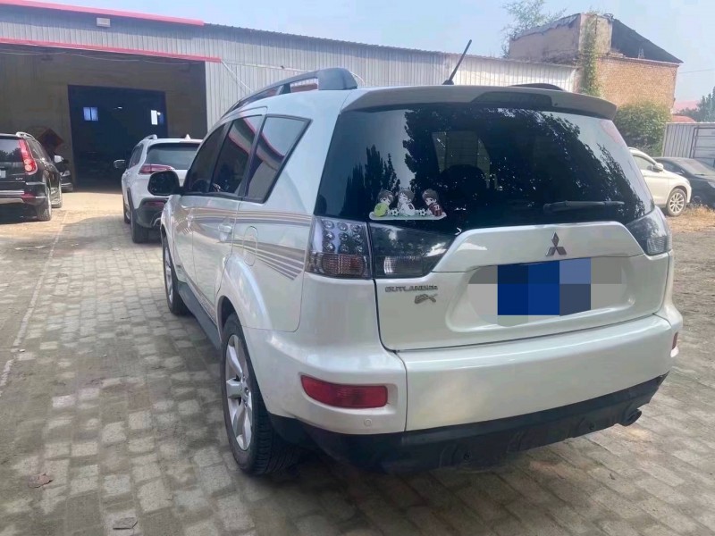 保定11年三菱欧蓝德3