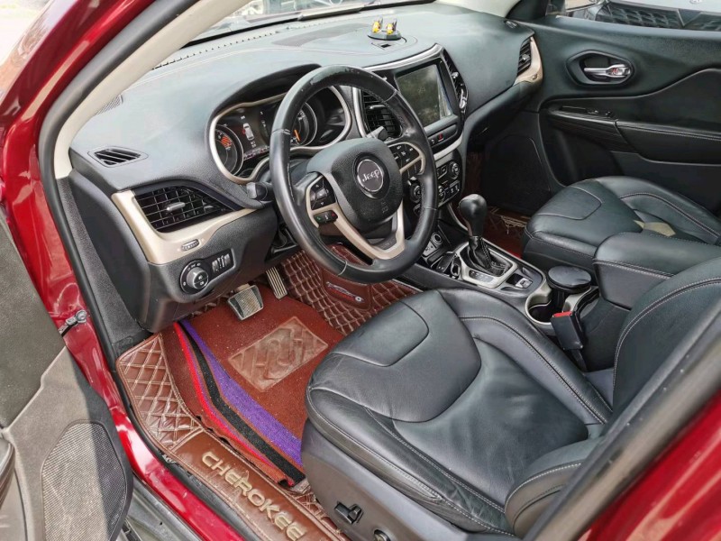 保定17年Jeep自由光5