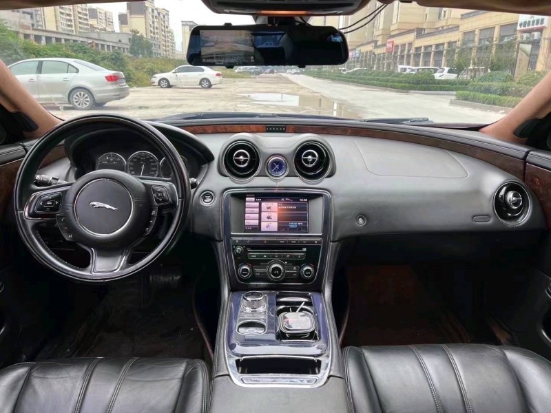 济宁12年捷豹XJ3