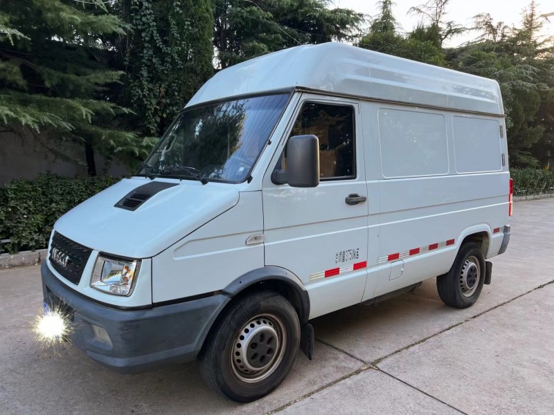 潍坊17年依维柯都灵3