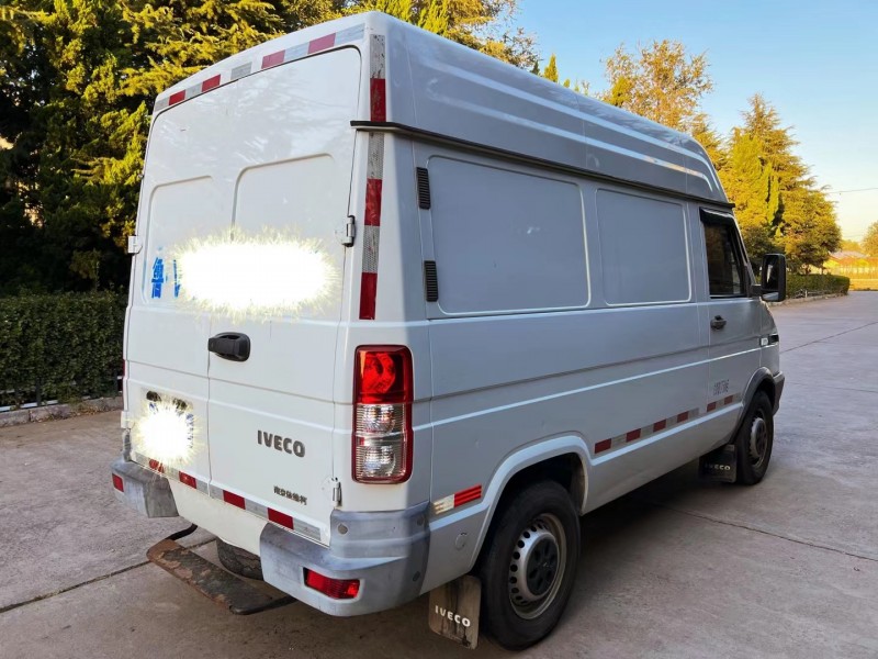 潍坊17年依维柯都灵4