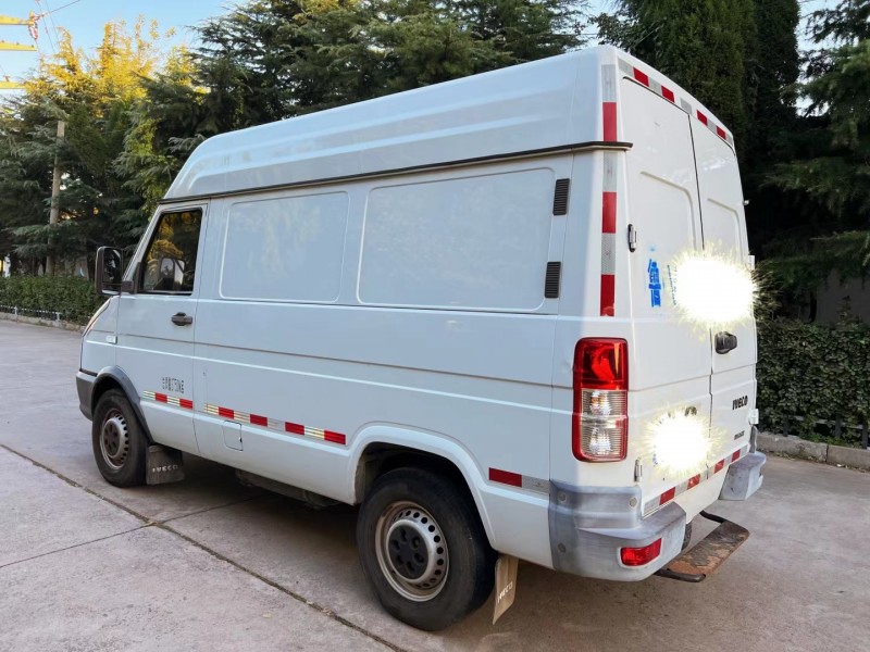 潍坊17年依维柯都灵6