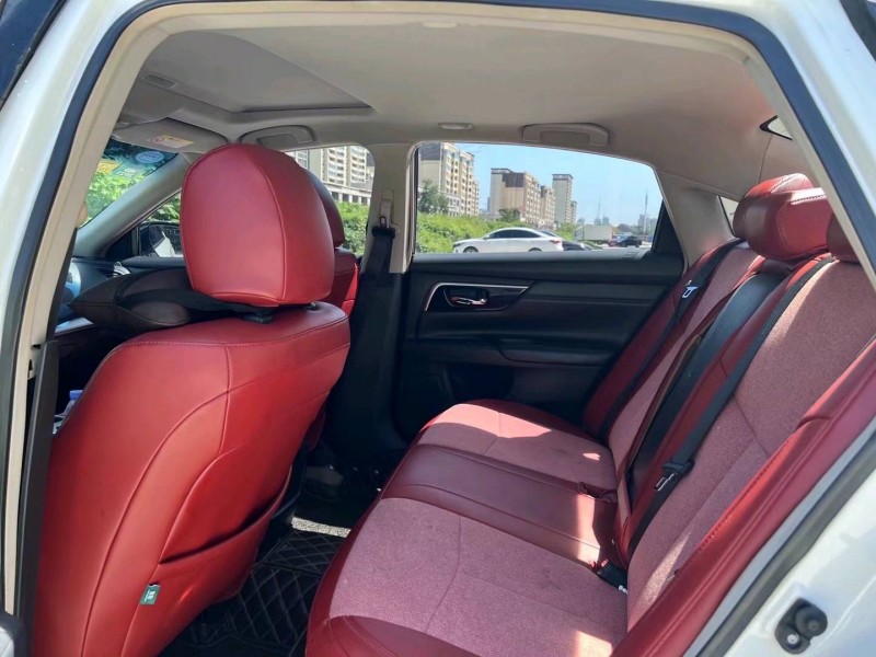 济宁17年日产天籁2