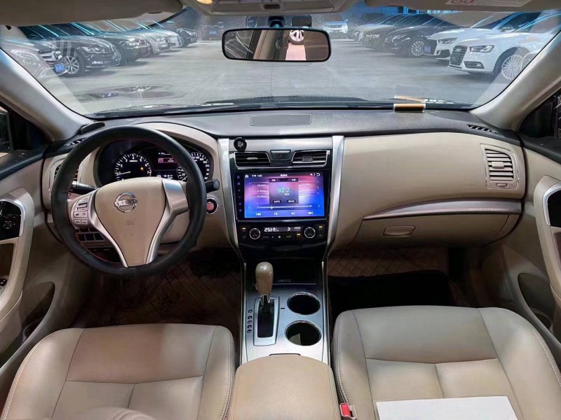 济宁19年日产天籁3