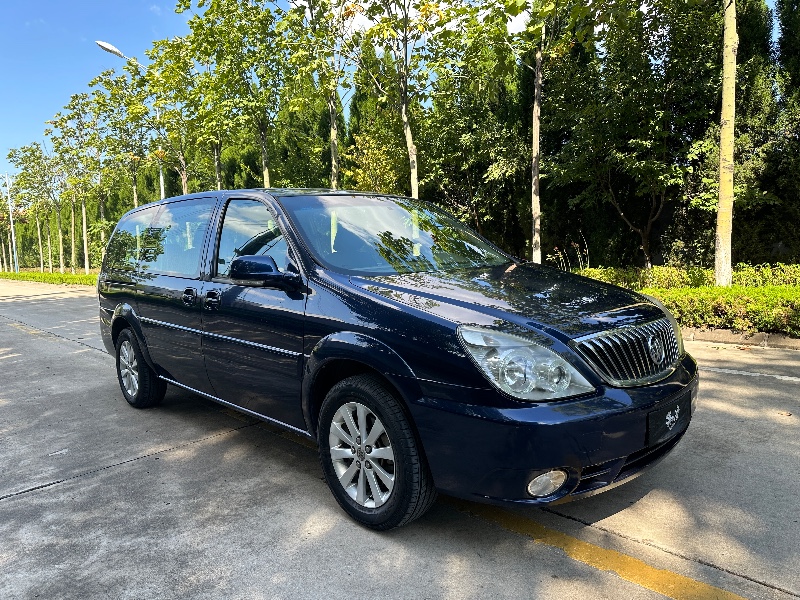 青岛17年别克GL82