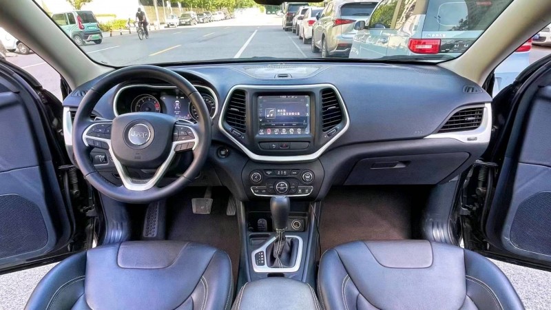 廊坊20年Jeep自由光6