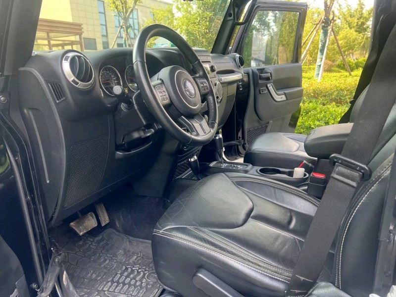 枣庄18年Jeep牧马人9